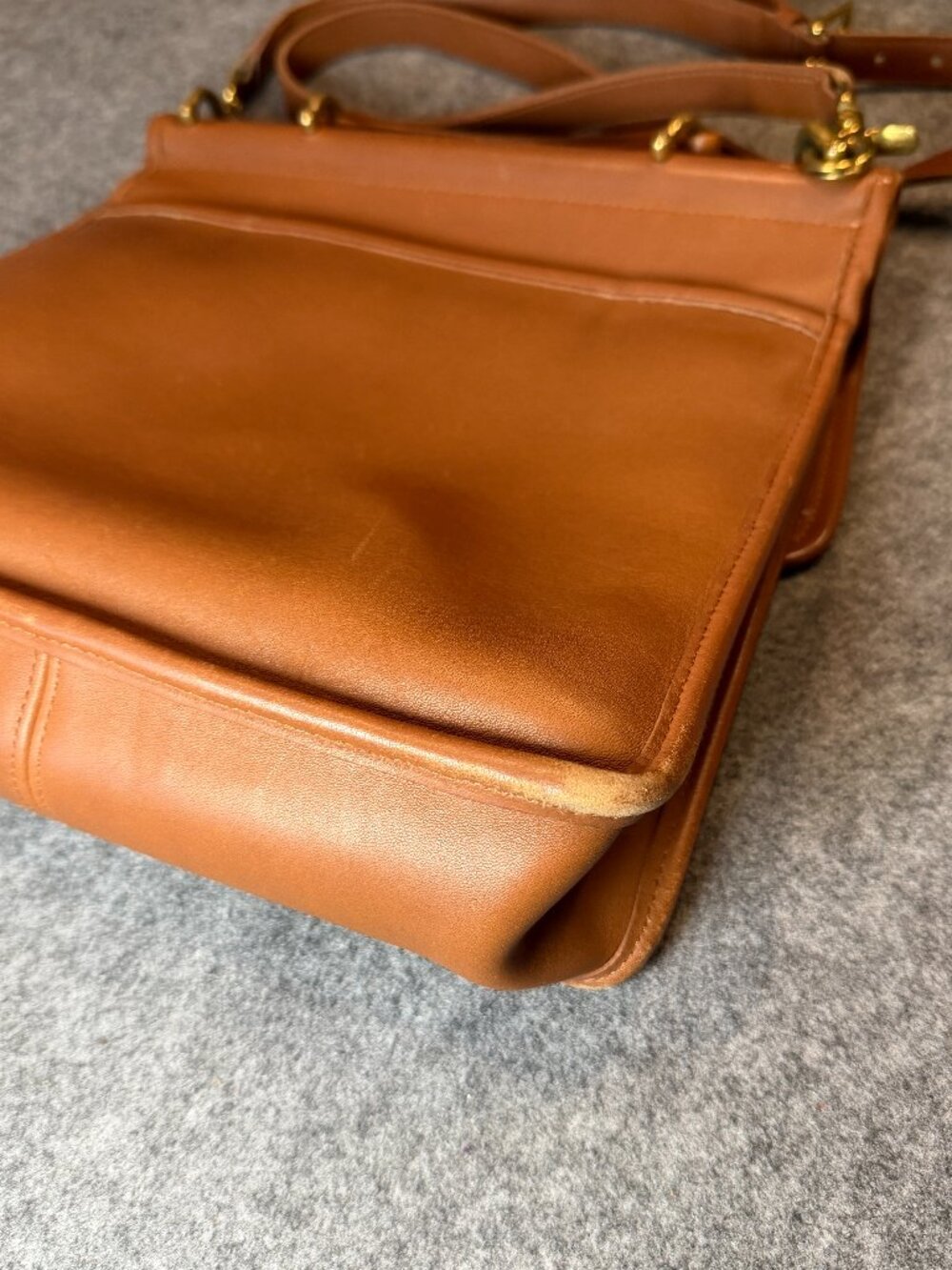 Vintage Coach British Tan Leather Crossbody Messenger Bag Brass Hardware USA - Picture 10 of 16